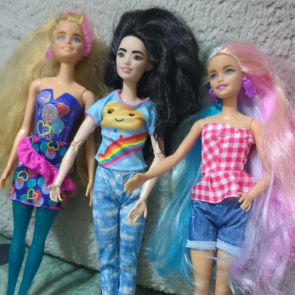 Color Reveal/Fashionista/ Fantasy Hair Barbie - Picture 1 of 8